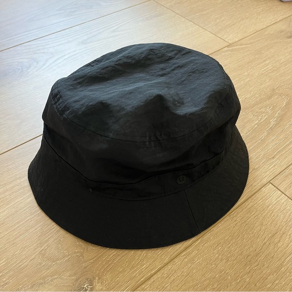 lululemon athletica Classic Black Bucket Hat - Picture 1 of 3